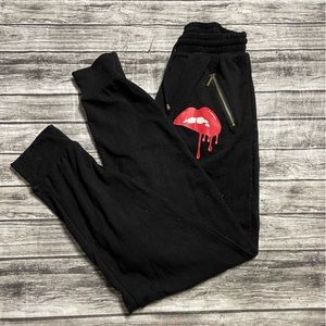 Ladies small/medium Indero black sweat pants w Horror lips good condition piling